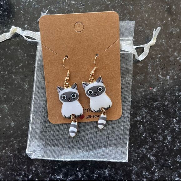 2/$20 ⭐️ 3/$25 | Handmade Cute Dangle Cat Earrings - Picture 1 of 4